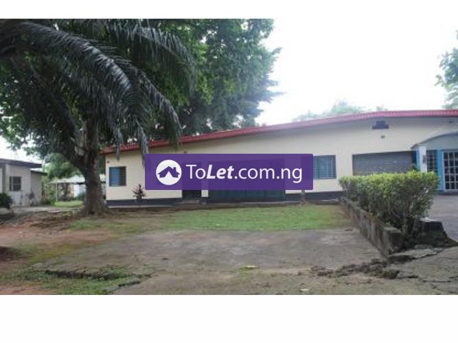 4 bedroom House for rent Bank Anthony Way Maryland Ikeja Lagos