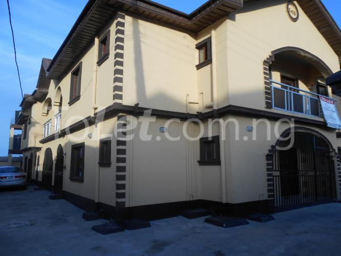 3 bedroom Flat / Apartment for rent Akabueze Street, Idiagbon Estate, Lekki Epe Expressway Sangotedo Ajah Lagos