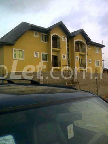 3 bedroom Flat / Apartment for rent Atiku Street, Sholuyi Gbagada Gbagada Lagos