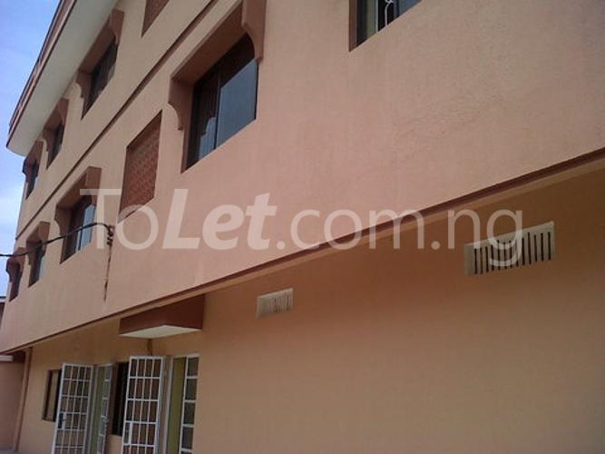 3 bedroom Flat / Apartment for rent Karimu Kotun, Oyadiran Estate Yaba Yaba Lagos - 0