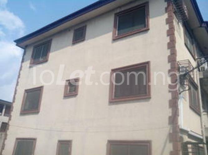 3 bedroom Flat / Apartment for rent 35,salewu Street, Off Surulere Surulere Lagos