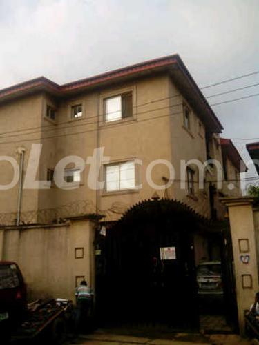 2 bedroom Flat / Apartment for rent Muyiwa Close Adelekan Estate Ikeja Ikeja Lagos