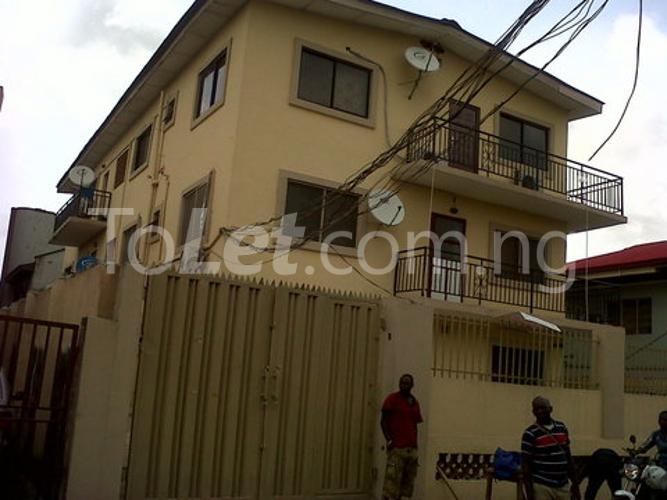3 bedroom Flat / Apartment for rent Adebayo Mukuolu Street Maryland Ikeja Lagos