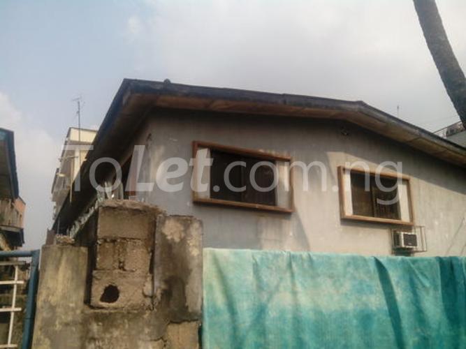 3 bedroom Flat / Apartment for rent 15, Alhaji Ottun Street Off Raimi Off Oduduwa Kilo Surulere Surulere Lagos - 0