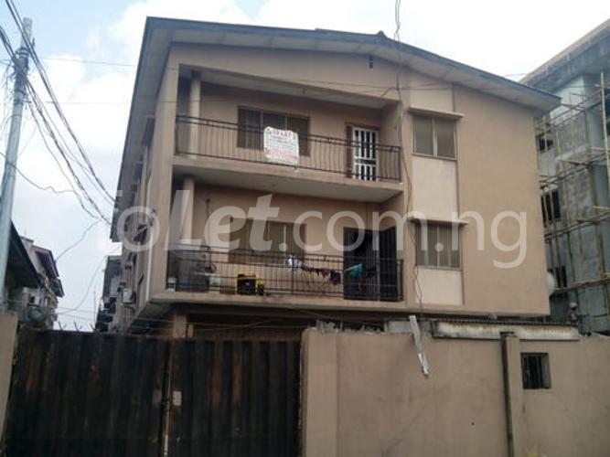 3 bedroom Flat / Apartment for rent 16, Ogunlana Street Off Adekunle Kuye Surulere Surulere Lagos