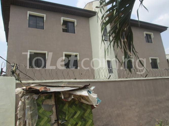 3 bedroom Flat / Apartment for rent Apoch Achigbolu Street, Ajao Estate. Oshodi Expressway Oshodi Lagos