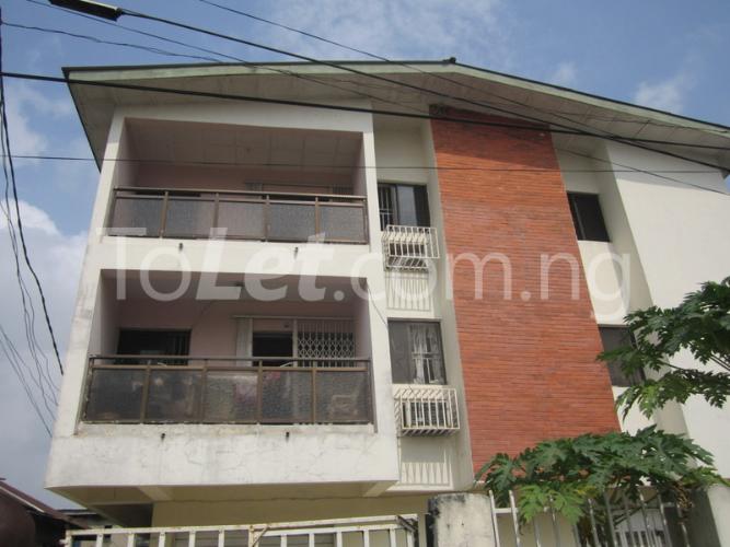 3 bedroom Flat / Apartment for rent Olonode Street,alagomeji Yaba Yaba Lagos - 0