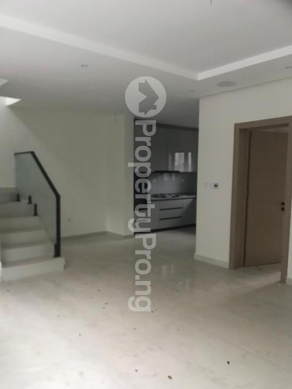 4 bedroom House for rent Off Admiralty Alpha Beach Road Lekki Lagos