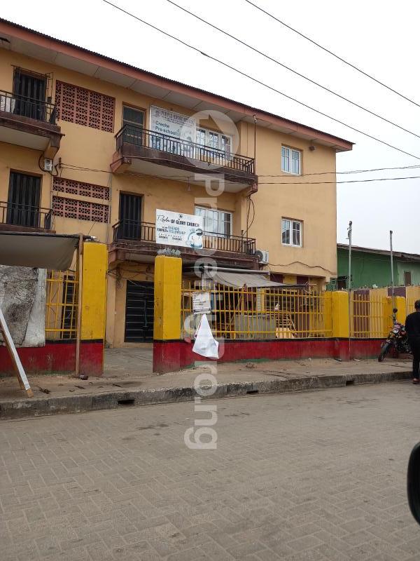3 bedroom House for sale Off Pedro Road, By Famous Bus Stops, Palmgroove Shomolu Lagos