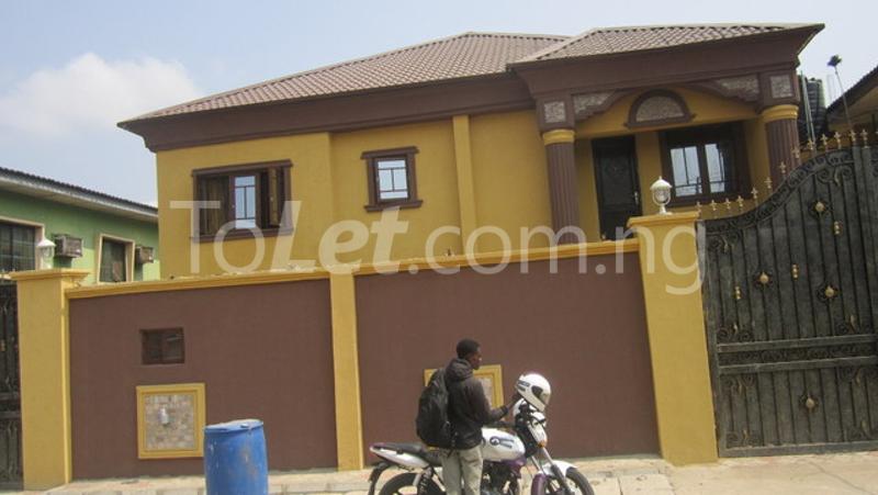 3 bedroom House for rent Fred Anyam,off Adelabu Surulere Surulere Lagos - 0