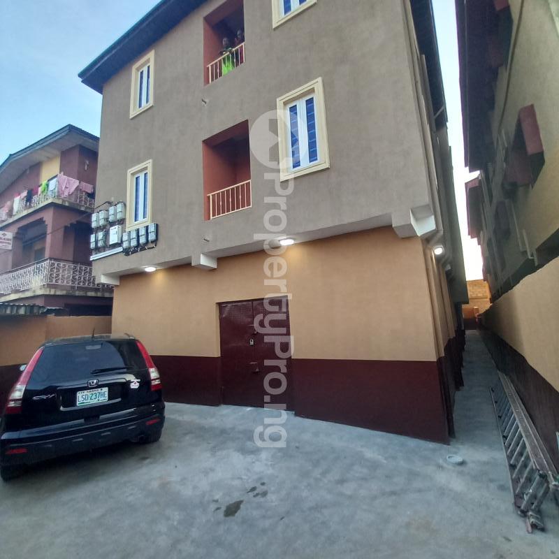 2 bedroom Flat / Apartment for rent Off Pedro Road Palmgroove Shomolu Lagos