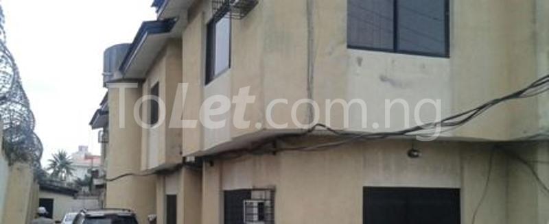 3 bedroom Flat / Apartment for rent Oyadiran Estate, Yaba Yaba Lagos - 0