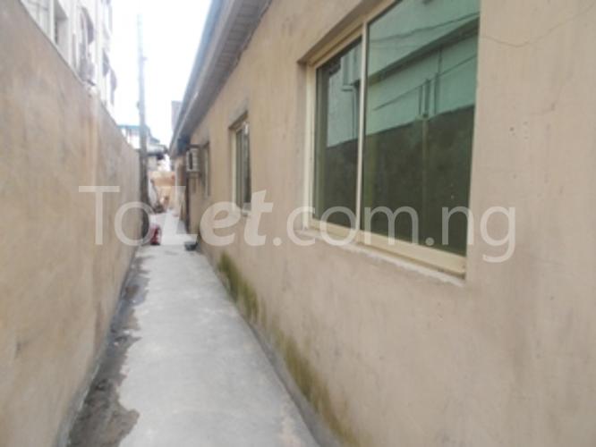 2 bedroom House for rent Old Yaba Road. Yaba Yaba Lagos