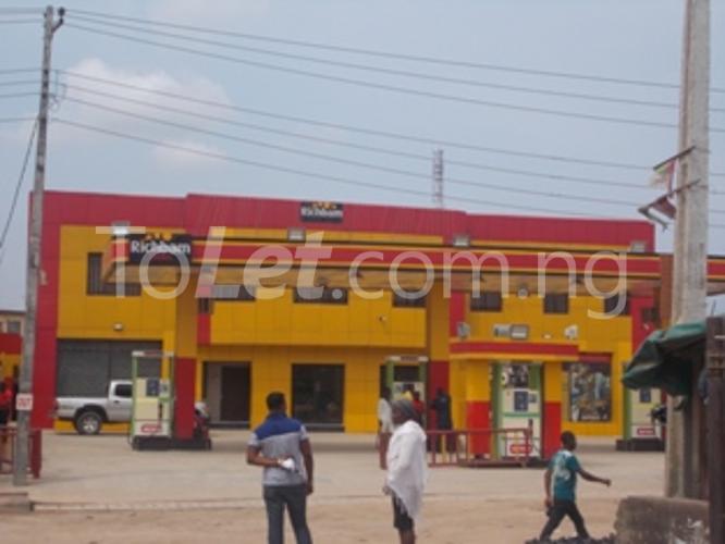 Commercial Property for rent Along Pedro Road Shomolu Shomolu Lagos