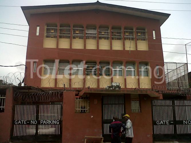 3 bedroom Flat / Apartment for rent 9, Oduduwa Road, Kilo B/stop Surulere Surulere Lagos