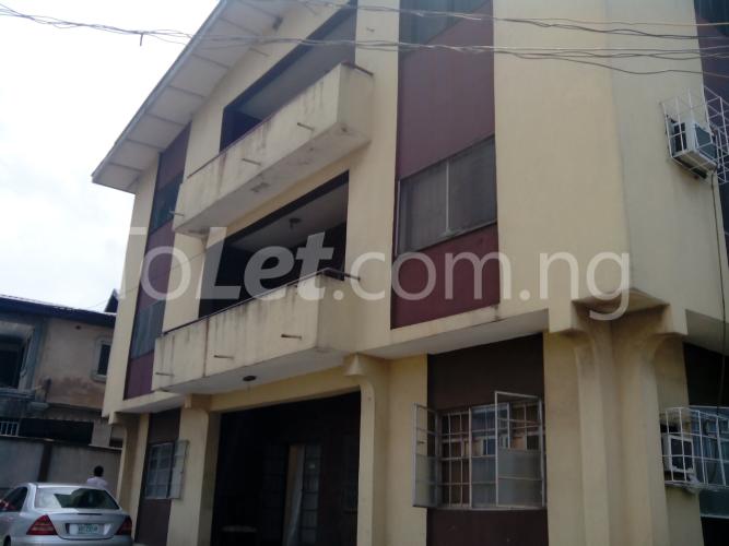 3 bedroom Flat / Apartment for rent Odukanmaya Street. Off Association , Magodo Ketu Kosofe/Ikosi Lagos