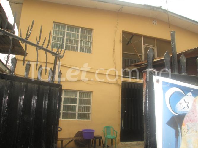 1 bedroom Flat / Apartment for rent Jaiyeola Ajjata Street Oshodi Expressway Oshodi Lagos