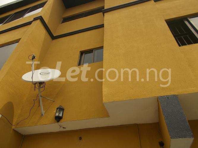 1 bedroom Commercial Property for rent Finbarrs Road Yaba Yaba Lagos - 0