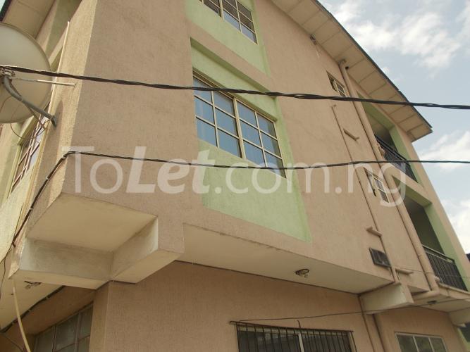 3 bedroom Flat / Apartment for rent 17 Abayomi Street Yaba Yaba Lagos