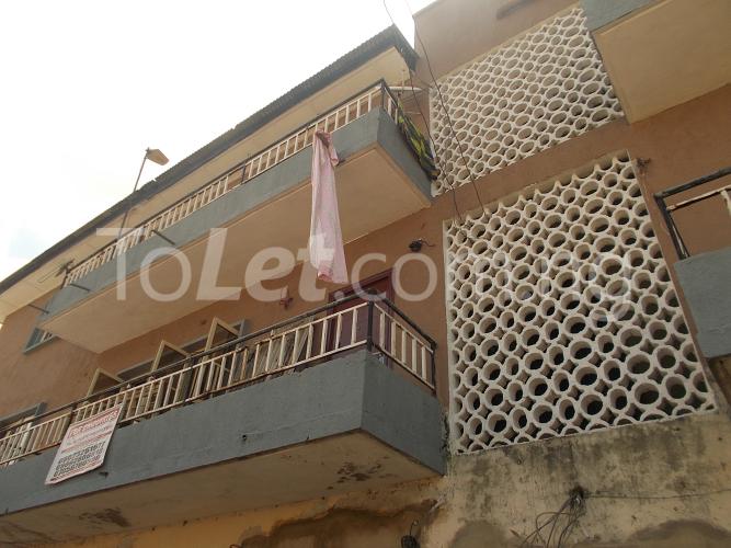 4 bedroom Flat / Apartment for rent Oyadiran Estate Yaba Yaba Lagos