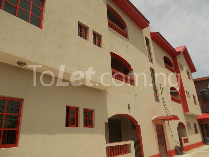 3 bedroom Flat / Apartment for rent Fakunle Street, Shomolu Shomolu Lagos