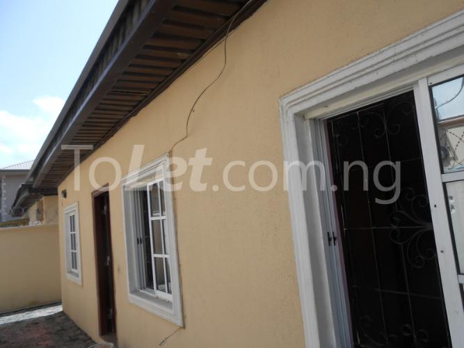 2 bedroom House for rent Off Mobolaji Johnson Bus Stop, Lekki Lekki Lagos