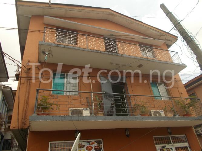 5 bedroom Flat / Apartment for rent Ijaoye Street Yaba Yaba Lagos