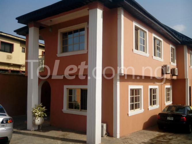 3 bedroom Flat / Apartment for rent Daramola Street, Off Adeteju Street, Berger Ojodu Lagos