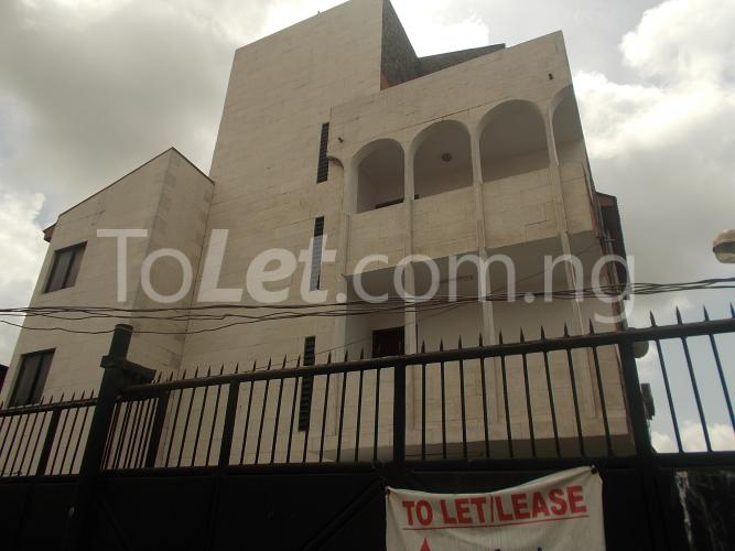 3 bedroom Commercial Property for rent 70, Queens Street, Yaba Yaba Lagos