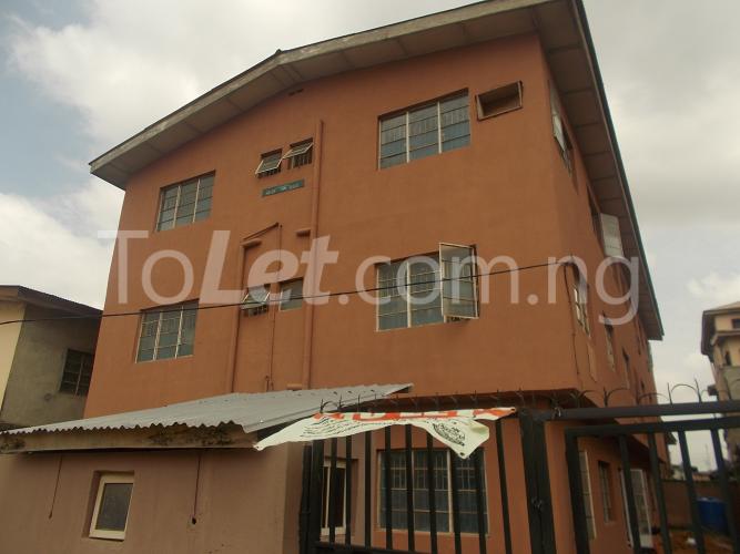 3 bedroom Flat / Apartment for rent 8 Alfa Aminu Street Shomolu Shomolu Lagos