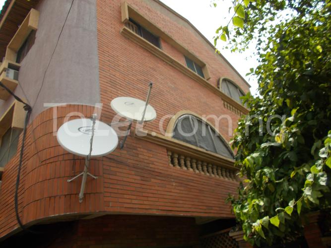 3 bedroom Flat / Apartment for rent 19, Ogunleye Street Off Adekunle Kuye Street Surulere Surulere Lagos