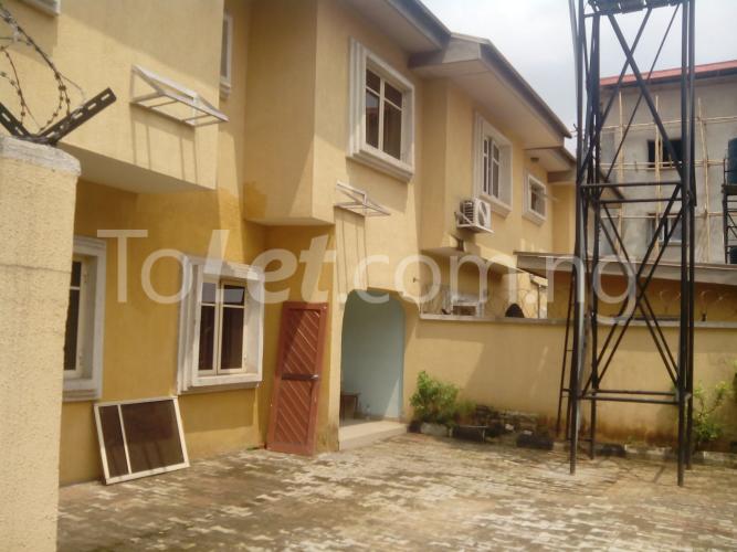 4 bedroom House for rent Oshokoya Street, Off Oluwatoyin Omotosho Street, Berger Ojodu Lagos