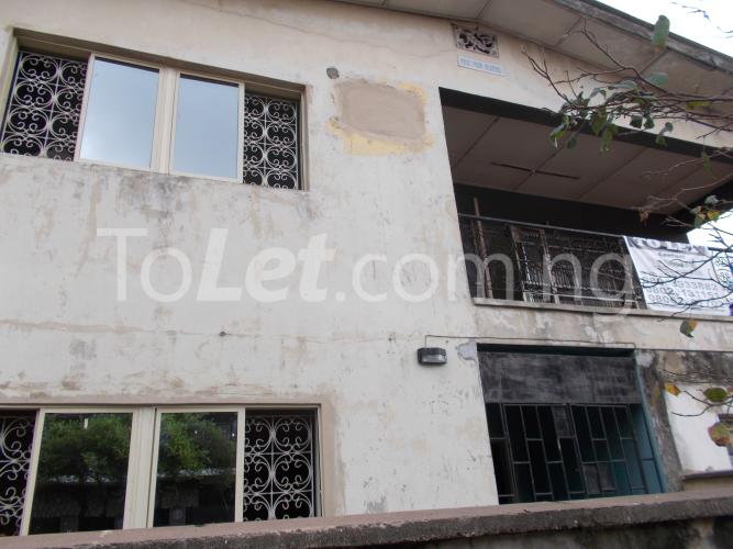 3 bedroom Flat / Apartment for rent 25, Akinhanmi Street Off Ramos Street Surulere Surulere Lagos