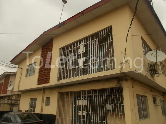 4 bedroom Flat / Apartment for rent 2,ayodele Street, Yaba Yaba Lagos