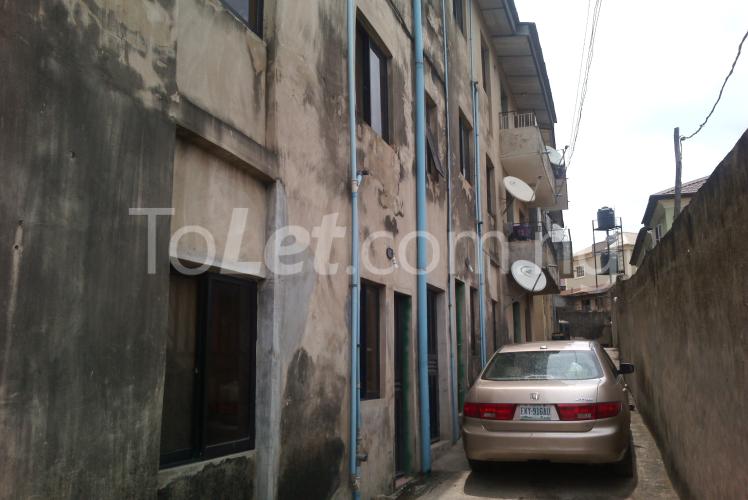 3 bedroom Flat / Apartment for rent Kasumu Street, Off Odukomaya Street, Ketu Kosofe/Ikosi Lagos