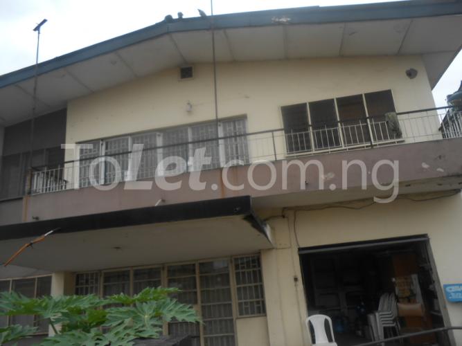 3 bedroom Flat / Apartment for rent Kehinde Ahanmo Street, Ilupeju Maryland Lagos