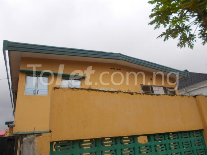 3 bedroom Flat / Apartment for rent No 8, Ademulogun Str, Oshodi Expressway Oshodi Lagos