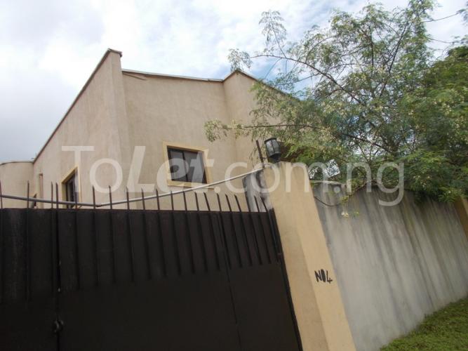 3 bedroom Flat / Apartment for rent 4, Fowora Str, Oshodi Expressway Oshodi Lagos