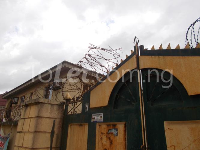 3 bedroom Flat / Apartment for rent 8, Chief Asuzu Okoro, Oshodi Expressway Oshodi Lagos