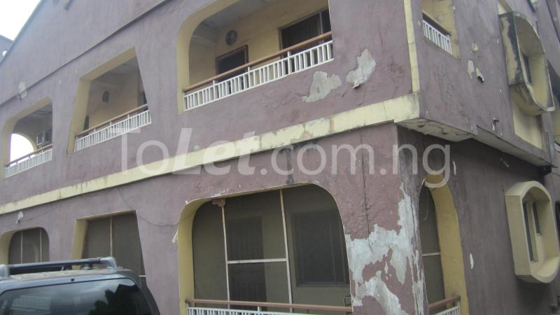 4 bedroom Flat / Apartment for rent Oluwalogbon Street, Gbagada Gbagada Lagos