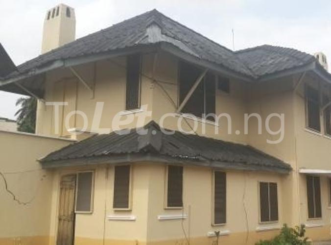4 bedroom House for rent 1 Edmound Cresent, Yaba Yaba Lagos