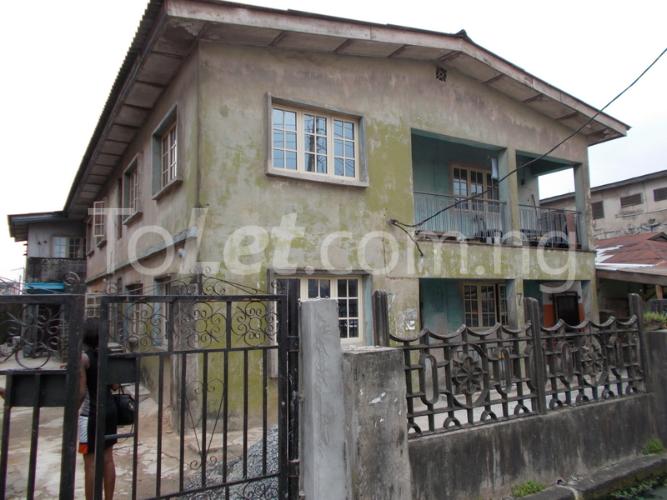 3 bedroom Flat / Apartment for rent 7 Iseyin Street, Off Shylllon Street, Shomolu Shomolu Lagos