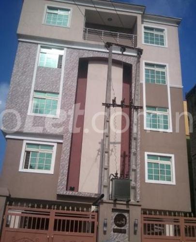 3 bedroom Flat / Apartment for rent Borno Way, Yaba Yaba Lagos - 0