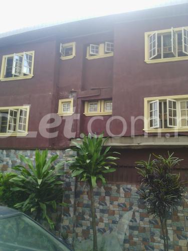 3 bedroom Flat / Apartment for rent 20 Baijulaiye Street, Shomolu Shomolu Lagos