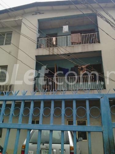 3 bedroom Flat / Apartment for rent Oyedele Street, Shomolu Shomolu Lagos