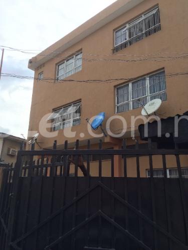 3 bedroom Flat / Apartment for rent Bola Shadipe Surulere Surulere Lagos - 0