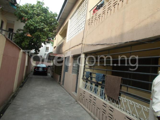 3 bedroom Flat / Apartment for rent 6 Babatunde Street Surulere Surulere Lagos