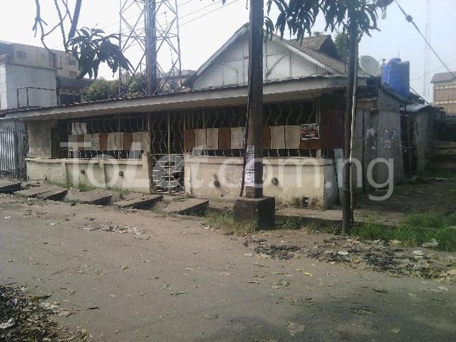 House for rent Sawyer Road, Commercial Avenue Behind Ozone Cinema Yaba Yaba Lagos