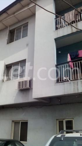 3 bedroom Flat / Apartment for rent 13 Oyedele Close By Mr Biggs. Shomolu Shomolu Lagos