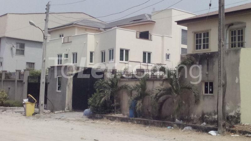 3 bedroom Flat / Apartment for rent 3 Olayinka Adewuyi Street, By 3rd Roundabout Lekki Lekki Lagos